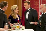 In aller Freundschaft – ARD/MDR IN ALLER FREUNDSCHAFT FOLGE 655, "Der Moment der Wahrheit" Uhr im ERSTEN. Sarah Marquardt (Alexa Maria Surholt) nutzt die Chance des Ärzteballs, um Dr. Martin Stein (Bernhard Bettermann, mi.re.) in höheren Kreisen als Kandidat für die Leitung der Sachsenklinik zu etablieren.