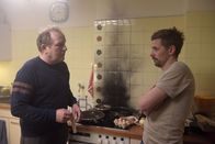Check Check – Udo Rothe (Uwe Preuss, l.); Jan Rothe (Klaas Heufer-Umlauf, r.)
