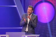 Meister des Alltags – Moderator Florian Weber stellt in seinem SWR Wissensquiz „Meister des Alltags“ die Alltagstauglichkeit seiner prominenten Kandidaten auf die Probe.