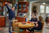 Kevin Can Wait – (v.li.) Kevin James (Kevin Gable), Ryan Cartwright (Chale Witt), Taylor Spreitler (Kendra Gable).