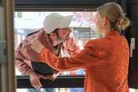 neoriginal: Ready.Daddy.Go! – Um seine liebste Freundin zurückzugewinnen, muss Michel (Fridolin Sandmeyer, l.) auch mal harte Geschütze auffahren, sehr zum Leid von Elli (Maike Jüttendonk, r.).