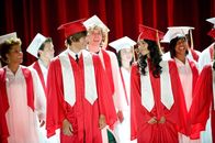 High School Musical 3: Senior Year – "HIGH SCHOOL MUSICAL 3: SENIOR YEAR" Zac Efron, Vanessa Hudgens (front, center) Ph: Fred Hayes cDisney Enterprises, Inc. All rights reserved.