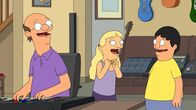 Bob's Burgers – Gene (r.) hat seine erste Freundin. Doch als er die Beziehung zu Courtney (M.) beenden möchte, entdeckt er, dass Courtneys Vater (l.) ihm eventuell bei seiner Musikkarriere helfen könnte ...