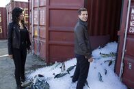 Brooklyn Nine-Nine – Rosa Diaz (Stephanie Beatriz, l.); Jake Peralta (Andy Samberg, r.)
