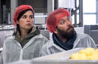 Tatort (MDR) – Die Kommissare Dorn (Nora Tschirner) und Lessing (Christian Ulmen) ermitteln in einer Kloßmanufaktur.