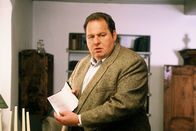 Der Bulle von Tölz – Benno (Ottfried Fischer) versucht den Mord an dem Bauern Johann Kiening aufzuklären.