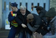 Baptiste – Julien Baptiste (Tchéky Karyo, Mitte)