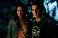 Transformers – L-R: Mikaela (Megan Fox) und Sam (Shia LaBeouf)