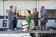 Codename U.N.C.L.E. – L-R: Solo (Henry Cavill), Victoria (Elizabeth Debicki), Gaby (Alicia Vikander), Uncle Rudi (Sylvester Groth) und Waverly (Hugh Grant).