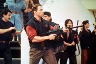 Running Man – Ben Richards (Arnold Schwarzenegger, Mitte)