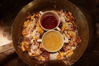 Expeditionen: Zu Tisch ... – Kaiserschmarrn mit Preiselbeeren und Apfelmus zubereitet vom Hirten Martin Scheiber.
