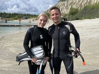 Verrückt nach Meer – Tallinn in Estland. Ausflug: Schnorcheln am Rummu-Steinbruch mit Passagieren Rebecca Dörner und Robert Falk.