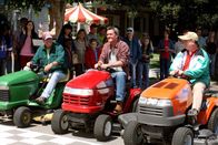 The Middle – Mike (Neil Flynn, M.) macht bei einem Rennen der ganz besonderen Art mit, bei dessen Vorbereitung er auf das fotografische Gedächtnis von Brick zählen konnte ...