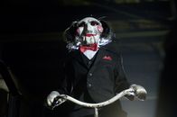 SAW II – Der Jigsaw (Tobin Bell) lebt! Und er hat sich neue Spiele ausgedacht ...