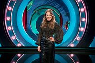 Die Carolin Kebekus Show – Trotz Corona kehrt Carolin Kebekus mit einer neuen WDR-Personality-Show, produziert von der bildundtonfabrik, auf den Bildschirm zurück. Deutschlands Comedy-Queen zeigt wieder Haltung und präsentiert ihren ganz eigenen Blick auf die Welt – persönlicher, bissiger und aktueller denn je. Und natürlich geben sich in der Show auch prominente Gäste die gut desinfizierte Klinke in die Hand. Carolin Kebekus: „Das wird die beste Show ever – und zwar mit Abstand!“