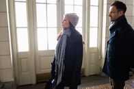 Elementary – Als Watson (Lucy Liu, l.) und Holmes (Jonny Lee Miller, r.) den Mord untersuchen, stellt sich heraus, dass das Opfer durch Schockfrosten gestorben ist ...