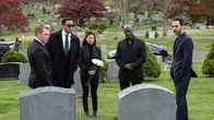 The Blacklist – L-R: Donald Ressler (Diego Klattenhoff), Harold Cooper (Harry Lennix), Alina Park (Laura Sohn), Dembe Zuma (Hisham Tawfiq) und Aram Mojtabai (Amir Arison)