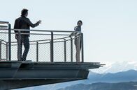 Der Bergdoktor – Lukas Jäger (Anton Andreew, r.) leidet unter dem Borderline Syndrom und will dem Elend ein Ende setzen. Martin Gruber (Hans Sigl, l.) hat gute Argumente, warum er das nicht tun sollte.