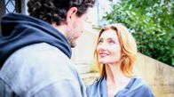 Sturm der Liebe – Tom (Milan Marcus, l.) hat eine Vision, dass Alexandra (Daniela Kiefer, r.) genauso verzückt von Romeo und Julia ist wie er.