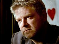 Kommissar Wallander – Wallander (Kenneth Branagh) kommt nicht voran.