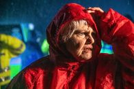 Inspector Barnaby – Vom anderen Ufer aus entdeckt Rechtsmedizinerin Fleur Perkins (Annette Badland), dass sich die Kettenfähre im Sturm losgerissen hat und Barnaby und Winter mit einem Mörder auf einem Insel-Anwesen festsitzen.