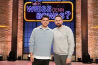 Wer weiß denn sowas? – moderator Steven Gätjen (r.).