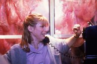 Der Blob – Fran Hewitt (Candy Clark) hat es geschafft, Schutz vor dem aggressiven Wesen zu suchen und versucht Hilfe zu rufen. Doch jede Hilfe kommt zu spät.