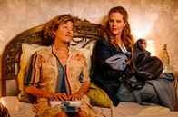 Meine Mutter ... – Toni (Dianan Amft) und Heidi (Magarita Broich) haben den Blues.