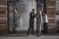 The Halcyon – Joe O'Hara (Matt Ryan, vorne, l.), Emma Garland (Hermione Corfield, vorne, m.).