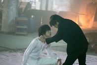 Death Note – L (Kento Yamazaki, l.); Light Yagami (Masataka Kubota, r.)