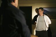 Criminal Minds – Der Fall scheint abgeschlossen zu sein. Derek (Shemar Moore, M.) hat George Foyet (C. Thomas Howell, r.) gestellt. Doch der hat noch einen As im Ärmel ...