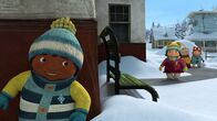 Snowsnaps' Winterspiele – Jonas gelingt es, sich vor Kiki zu verstecken