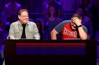 Wer weiß denn sowas? – Rateteam-Kapitän Elton (r.) und der Comedian Jürgen von der Lippe (l.) bilden ein Rateteam.