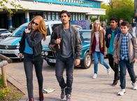 Fack Ju Göhte 3 – Biggi Enzberger (Sandra Hüller, l.), Zeki Müller (Elyas M'Barek, 2.v.l.).