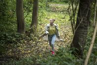 Schloss Einstein – Wen sucht Luisa (Tessa Dökel) im Wald?