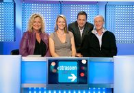 strassenstars – Moderator Roberto Cappelluti (3.v.l) mit dem Rateteam Susanne Fröhlich (l), Anja Reschke und Bodo Bach.
