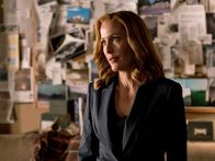 Akte X - Die unheimlichen Fälle des FBI – Eine Krankheitswelle lässt die Menschheit mit dem Tod kämpfen, nur Scully (Gillian Anderson) scheint auf Grund ihrer besonderen Alien-DNA immun zu sein und bald kämpft auch Mulder mit dem Tod ...