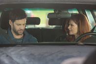 Sorry for Your Loss – Ken (Justin Bartha, l.); Eve (Lolita Davidovitch, r.)