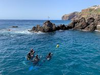 Verrückt nach Meer – Funchal/Madeira/Portugal. Tauchausflug mit Kreuzfahrtdirektor Christoph Schädel und Reiseleiterin Talina Hotz bei der Tauchbasis "Manta Diving" im Nationalpark.