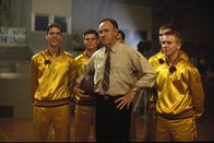 Hoosiers – Endlich fasst das Team Vertrauen zu dem neuen Trainer Norman Dale (Gene Hackman, M.) ...