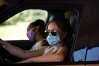 Sick – Miri Woodlow (Bethlehem Million, l.); Parker Mason (Gideon Adlon, r.)