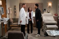 How I Met Your Father – (v.l.n.r.) Eli (Langston Kerman); Hannah (Ashley Reyes); Sid (Suraj Sharma)