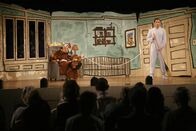 It's Always Sunny in Philadelphia – Während Frank (Danny DeVito, l.) ganz zufrieden ist mit seiner Rolle in Charlies Musical, ist Dennis (Glenn Howerton, r.) alles andere als begeistert ...