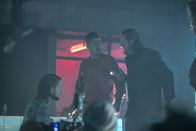 The Aliens – Lewis (Michael Socha, l.); Dominic (Jim Howick, r.)