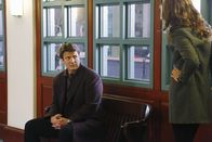 Castle – Ein neuer Mordfall führt Beckett (Stana Katic, r.) und Castle (Nathan Fillion, l.) an Castles alte Schule ...