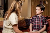 Young Sheldon – Zweite von links: Sheldon (Iain Armitage)