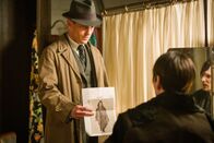 Babylon Berlin – Kriminalkommissar Gereon Rath (Volker Bruch, li.) befragt Tristan Rot (Sabin Tambrea) nach dem Phantom