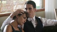 Velvet – Ana Ribera (l., Paula Echevarría) und Alberto Marquez (r., Miguel Ángel Silvestre).