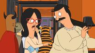 Bob's Burgers – Sind gezwungen, zu Teddys Kostümparty zu gehen: Bob (r.) und Linda (l.) ...