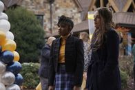 Legacies – Cleo (Omono Okojie, l.); Hope Mikaelson (Danielle Rose Russell, r.)
